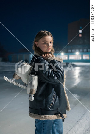 Beautiful young woman is ready for ice skating 118384287