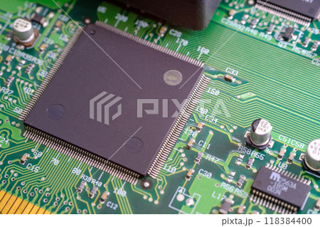 コンピューター上の基盤AI 118384400