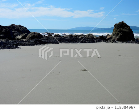 台風一過の美しい海岸の風景 台風一過の美しい海岸の風景 118384967