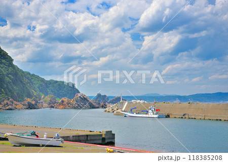東北・小袖海岸・袖ヶ浜漁港(小袖漁港)の北限海女の里のイメージ・岩手県久慈市(3) 118385208