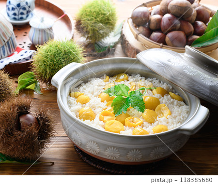 秋の味覚 土鍋で炊いた 栗ご飯 118385680