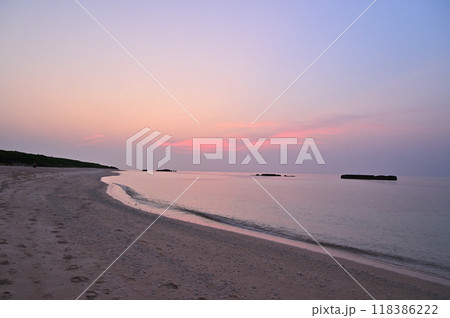 日本最南端の有人島　波照間島のサンセットビーチ 118386222