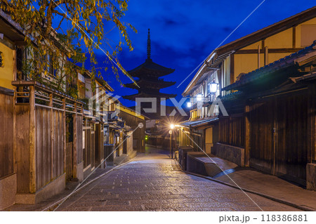 京都市 八坂の塔(三年坂より) 夜景 京都市 八坂の塔(三年坂より) 夜景 118386881