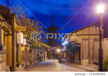 京都市 八坂の塔(三年坂より) 夜景 京都市 八坂の塔(三年坂より) 夜景 118386882