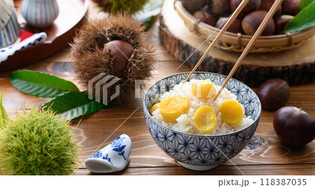 秋の味覚 栗ご飯 118387035