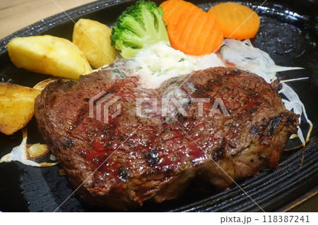 ビーフステーキ 118387241