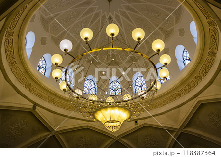 Chandelier in the mosque 118387364