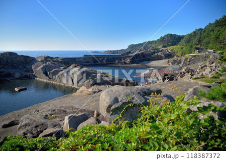 東北・久慈・北侍浜、主人公が素潜りの練習をしたロケ地、侍浜海水プールと小さな漁港・岩手県久慈市 118387372