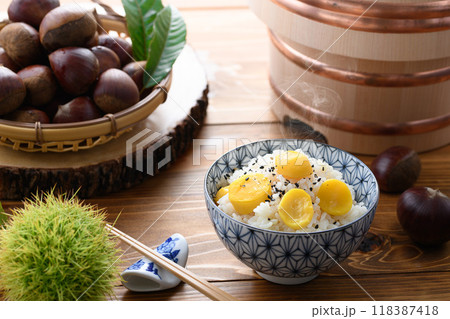 秋の味覚 栗ご飯 118387418