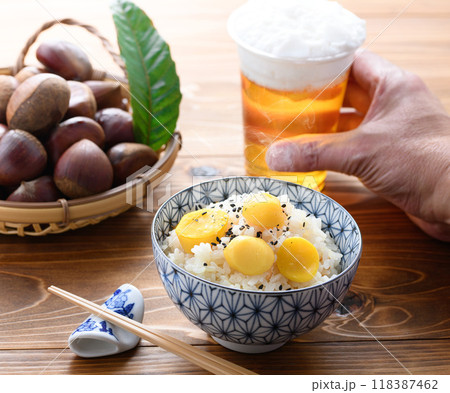 秋の味覚 栗ご飯 118387462