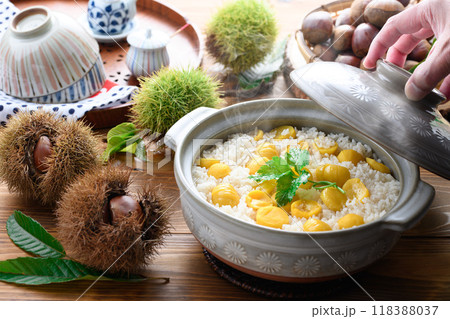 秋の味覚 土鍋で炊いた 栗ご飯 118388037