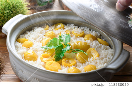 秋の味覚 土鍋で炊いた 栗ご飯 秋の味覚 土鍋で炊いた 栗ご飯 118388039