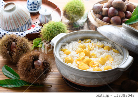 秋の味覚 土鍋で炊いた 栗ご飯 秋の味覚 土鍋で炊いた 栗ご飯 118388048