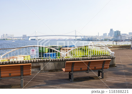 竹芝桟橋から見た東京湾とレインボーブリッジの風景 118388221