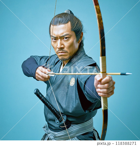 矢を放つ侍 118388271