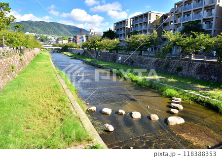 芦屋川 飛び石のある風景 業平さくら通り 兵庫県芦屋市大正橋付近 芦屋川 飛び石のある風景 業平さくら通り 兵庫県芦屋市大正橋付近 118388353