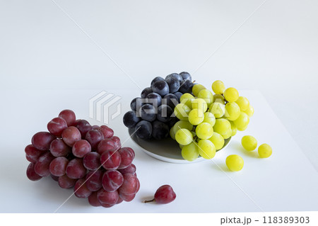 新鮮な果物のぶどう 118389303