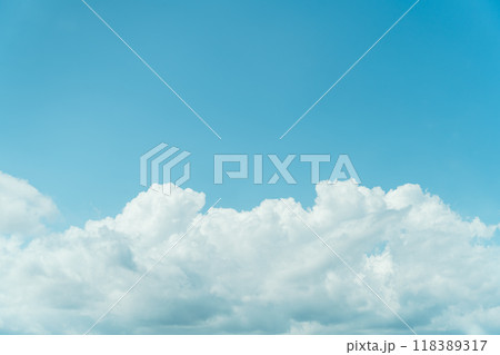 青空の下にある雲 118389317