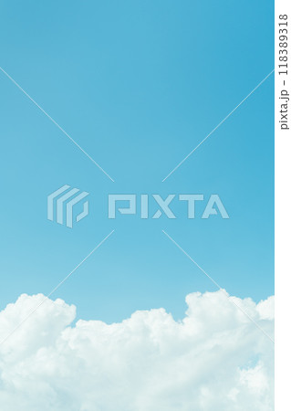 青空の下にある雲 118389318