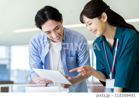 オフィスで働くエンジニア 撮影協力:学校法人電波学園 東京電子専門学校 オフィスで働くエンジニア 撮影協力:学校法人電波学園 東京電子専門学校 118389491