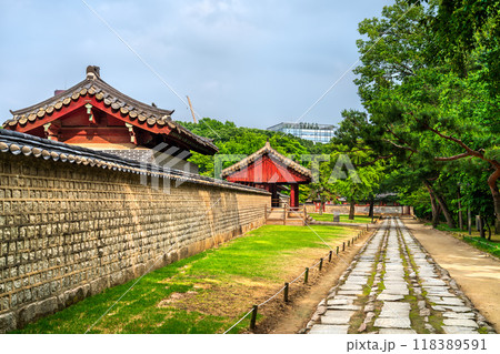 Jongmyo Shrine a Confucian royal ancestral shrine, UNESCO world heritage in Seoul, South Korea Jongmyo Shrine a Confucian royal ancestral shrine, UNESCO world heritage in Seoul, South Korea 118389591