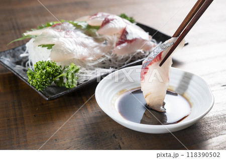 シマアジの刺身 118390502