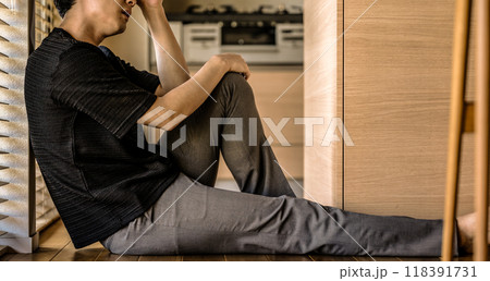 格好いい男性ポートレート 118391731