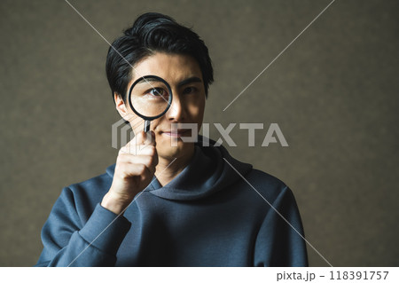 ルーペで目が大きく見える 118391757