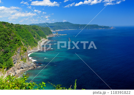 東北・鵜ノ巣断崖・三陸の穴場に広がる絶景、展望台から眺める迫力の断崖絶壁・岩手県田野畑村(2) 118391822