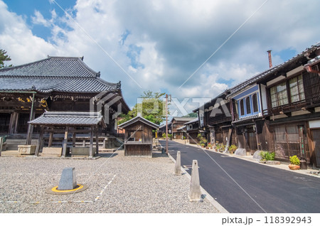 《関宿・地蔵院門前の町並み》旧東海道・三重県・古い町並み 118392943