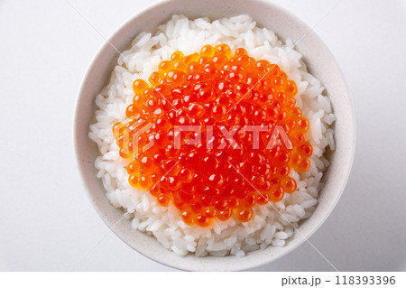 白背景にいくら丼 白背景にいくら丼 118393396