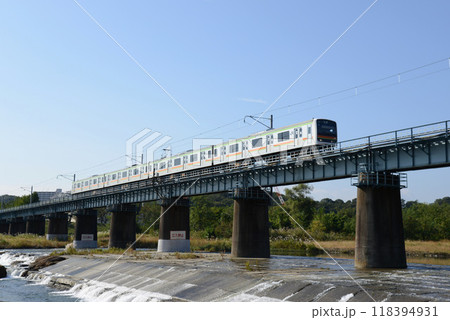 多摩川橋梁を渡る八高線 118394931
