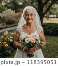 年老いたウェディングドレスの花嫁 118395051
