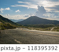 【阿蘇山】青空とヘアピンカーブの山道 118395392