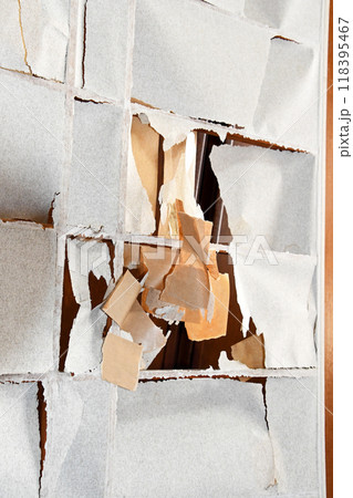 破れた障子 118395467