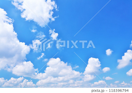 夏の青空と雲 夏の青空と雲 118396794