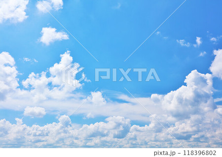 夏の青空と雲 118396802