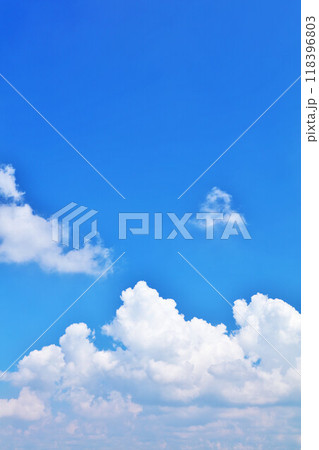 夏の青空と雲 118396803