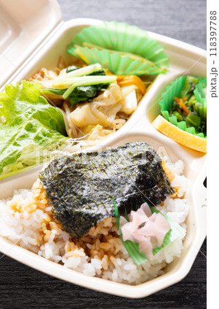 美味しいおかずたっぷりの海苔弁当 118397788
