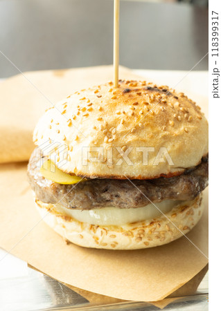 おいしいハンバーガー おいしいハンバーガー 118399317