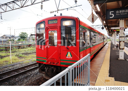 会津鉄道会津線 会津若松駅に停車する列車 118400021