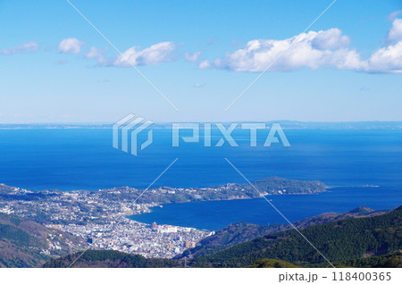 箱根十国峠から望む相模湾と真鶴半島 118400365