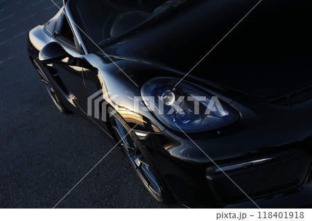 艶々の黒いオープンカー 艶々の黒いオープンカー 118401918