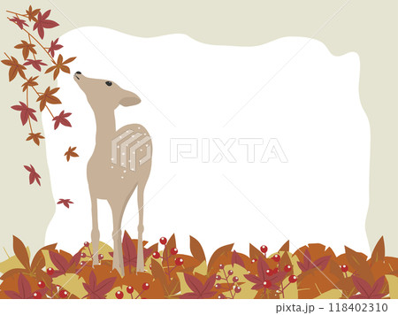 秋の紅葉した落ち葉と鹿 秋の紅葉した落ち葉と鹿 118402310
