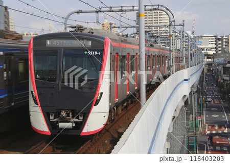 ［A］都営地下鉄浅草線5500形（エアポート急行：京急線内） 118403203