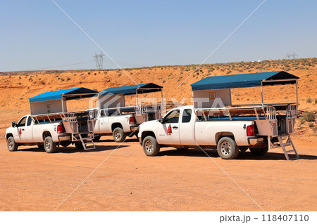 アッパー・アンテロープ・キャニオン観光スタート地点の送迎用車両 118407110
