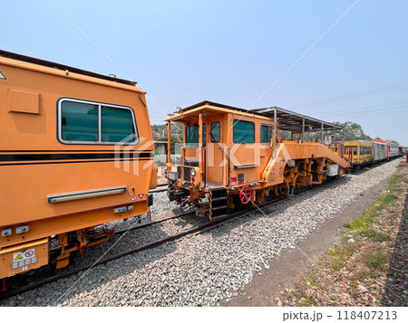 The ballast tamping machines are parked in the site. The ballast tamping machines are parked in the site. 118407213