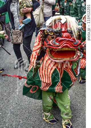 秋の高山祭　獅子舞 118412201