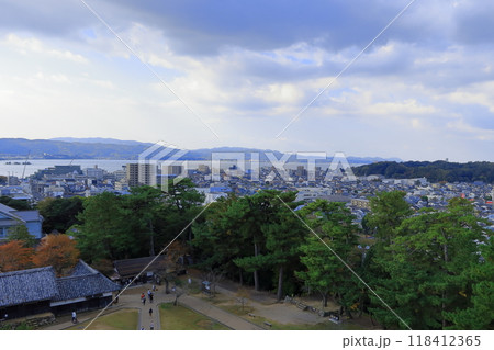国宝松江城　天守閣から見る宍道湖　《島根》 118412365