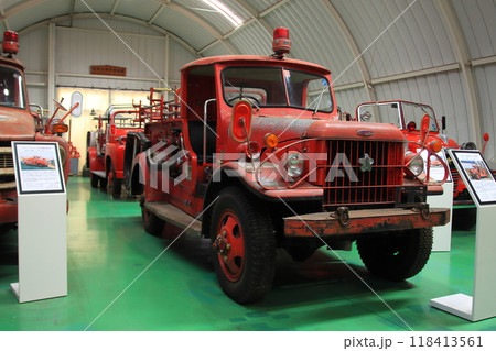 茨城県ヒロサワシティにずらりと展示された歴代の消防車 118413561